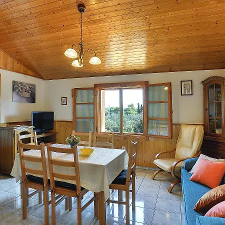 Holiday home Traditional Holiday With Covered Terrace Pula