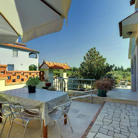 Holiday home Traditional Holiday With Covered Terrace Pula