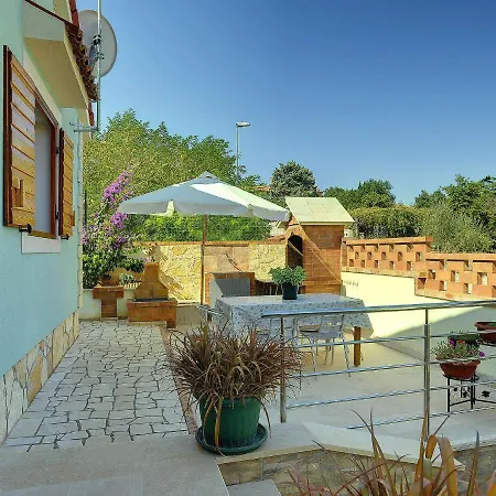 Holiday home Traditional Holiday With Covered Terrace *